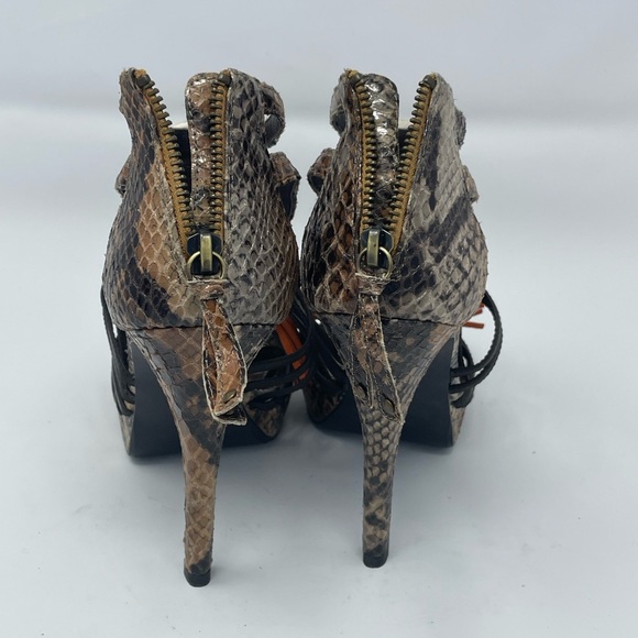 Women’s size 8.5 snake patterned heels w orange tassel accent by Chinese laundry - Picture 3 of 5